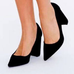 Black block pumps